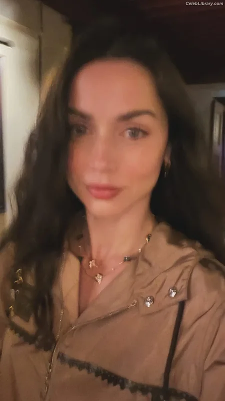 Ana de Armas photo 9 of 3418
