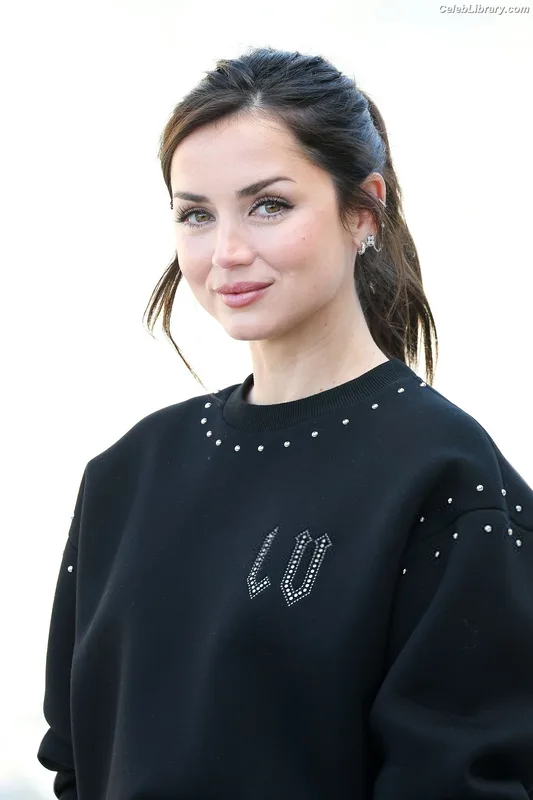 Ana de Armas photo 10 of 3418