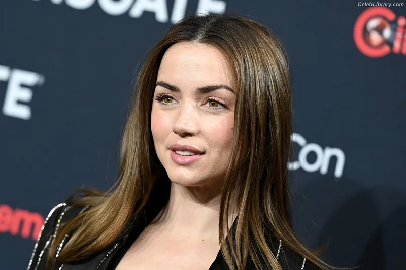 Ana de Armas photo 11 of 3418