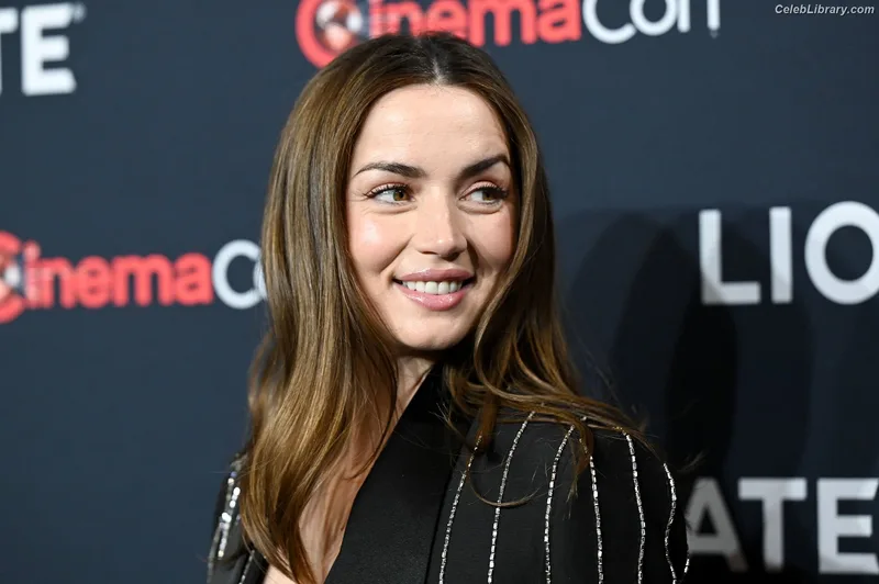 Ana de Armas photo 21 of 3418