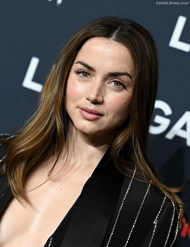 Ana de Armas photo 16 of 3418