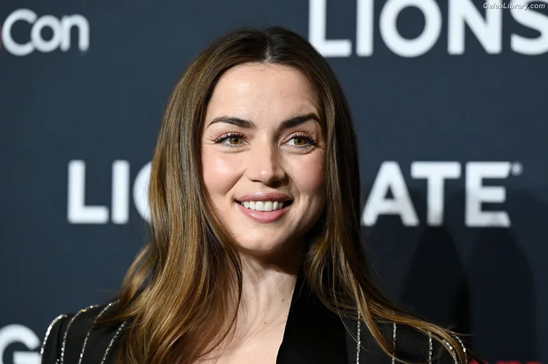 Ana de Armas photo 18 of 3418