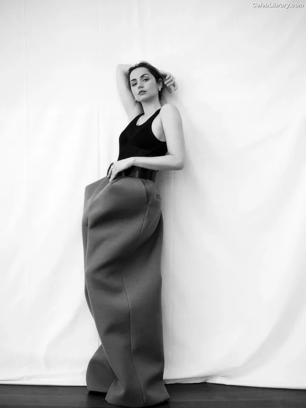 Ana de Armas photo 5 of 3418