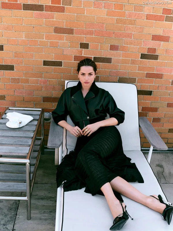 Ana de Armas photo 10 of 3418