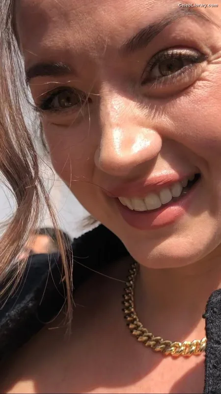 Ana de Armas photo 10 of 3418