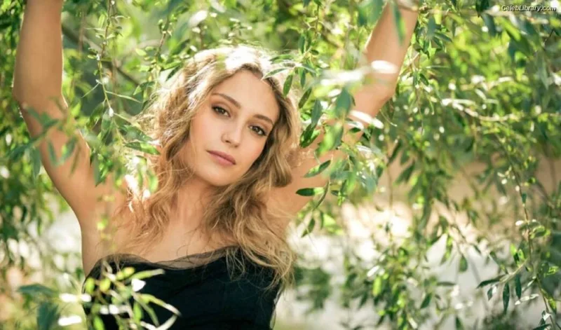 Ana Garcés photo 1 of 76