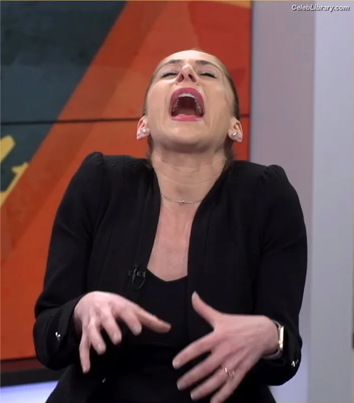 Ana Kasparian photo 4 of 214