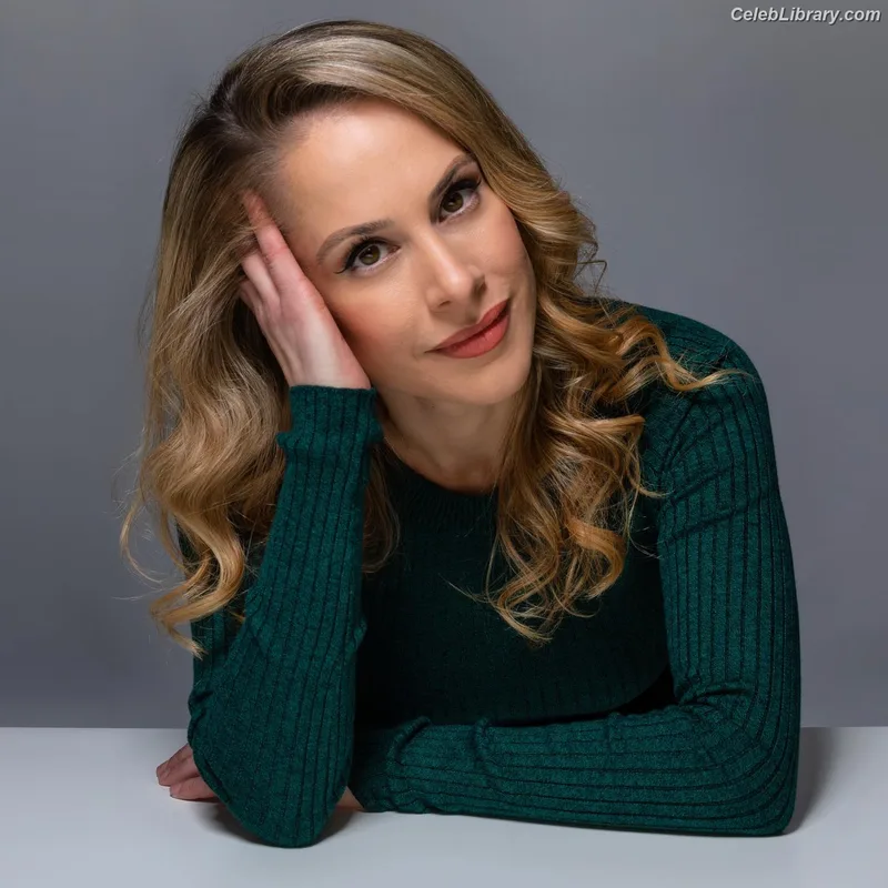Ana Kasparian photo 2 of 214