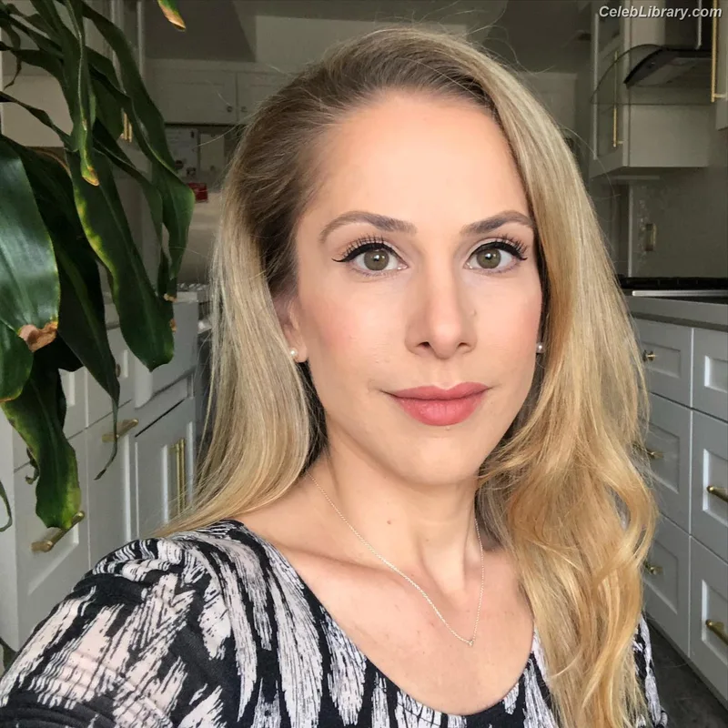 Ana Kasparian photo 4 of 214