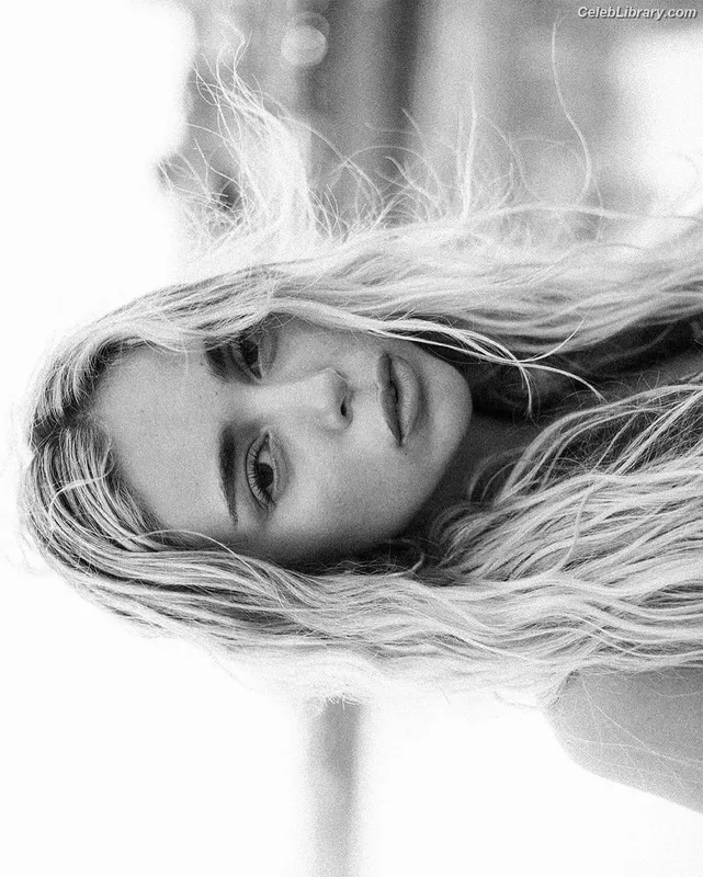 Ana Mena photo 17 of 64