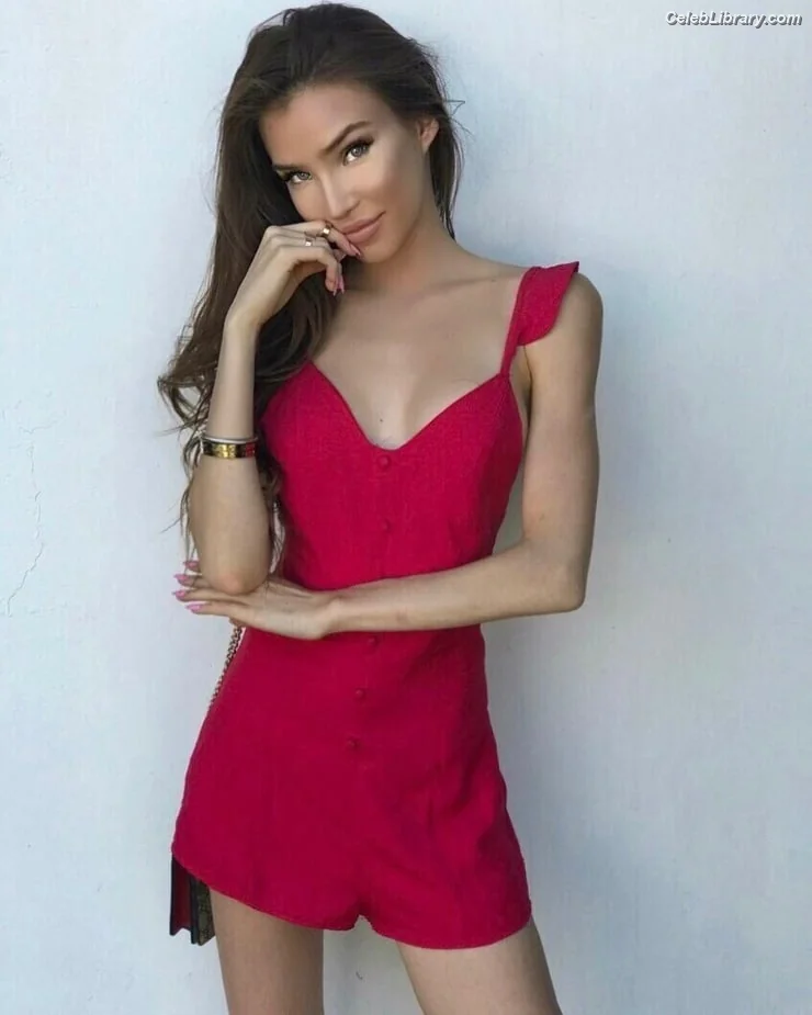 Ana Walczak photo 6 of 53