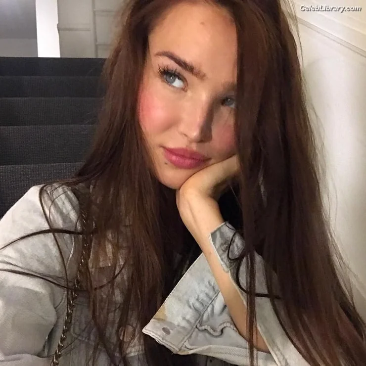 Ana Walczak photo 21 of 53