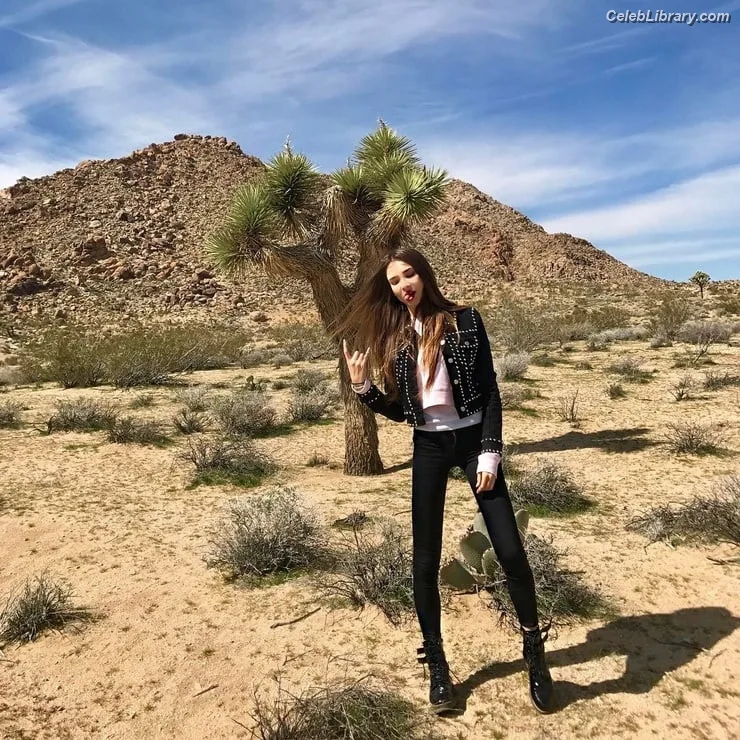 Ana Walczak photo 5 of 54