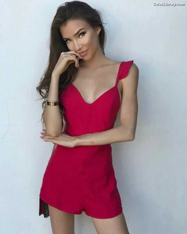 Ana Walczak photo 6 of 54