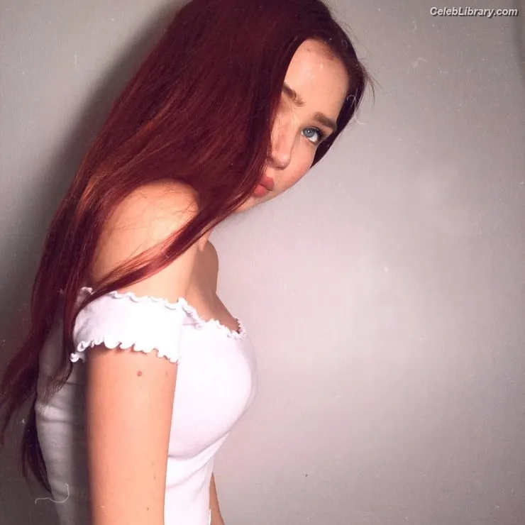Ana Walczak photo 17 of 54