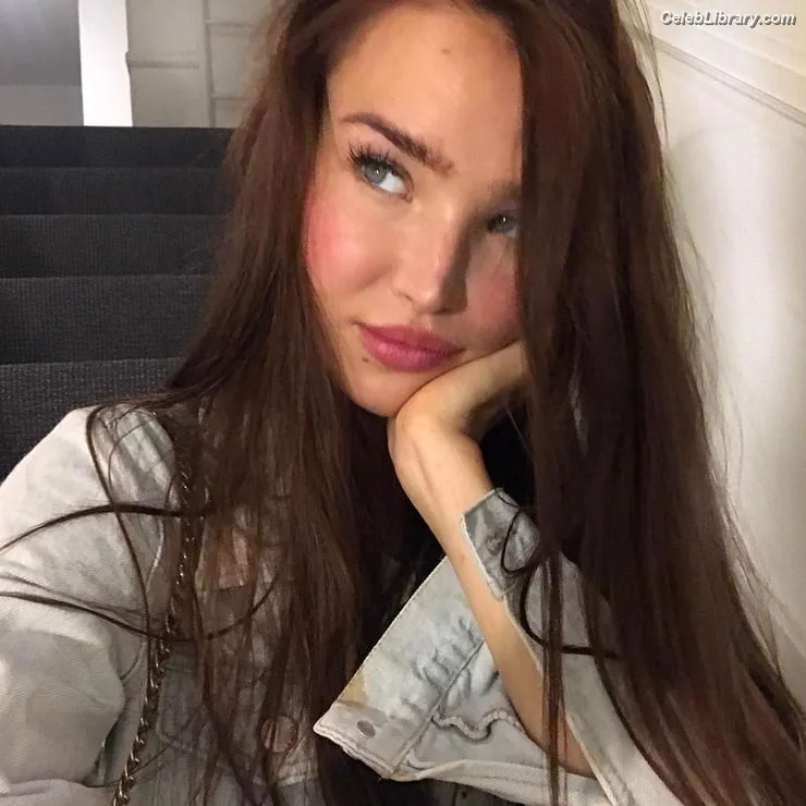 Ana Walczak photo 21 of 54