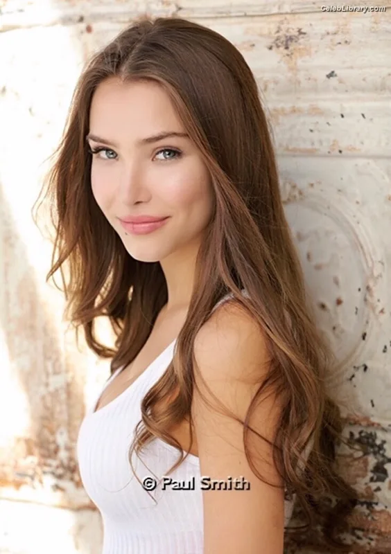 Ana Walczak photo 3 of 54