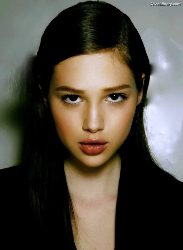 Anaïs Pouliot photo 8 of 24