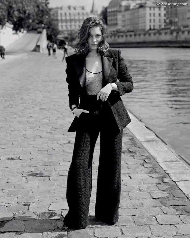 Anamaria Vartolomei photo 2 of 12
