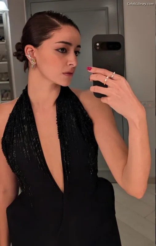 Ananya Pandey photo 12 of 293