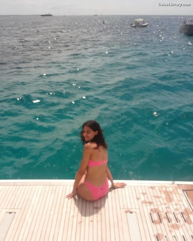 Ananya Pandey photo 14 of 293