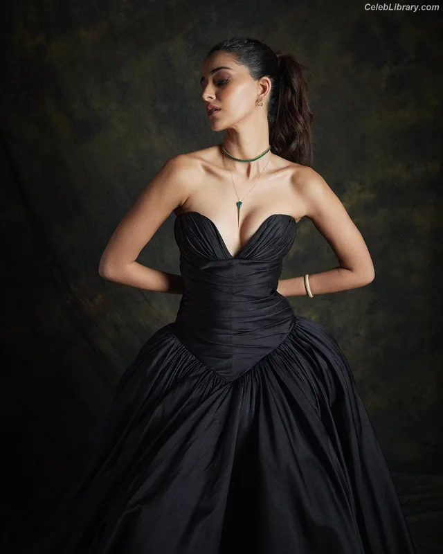Ananya Pandey photo 7 of 293