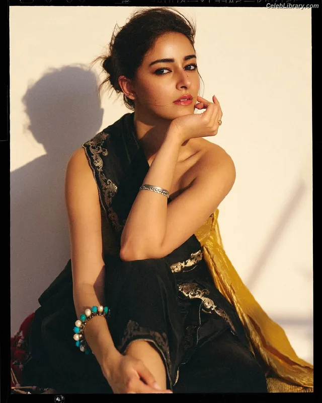 Ananya Pandey photo 6 of 293
