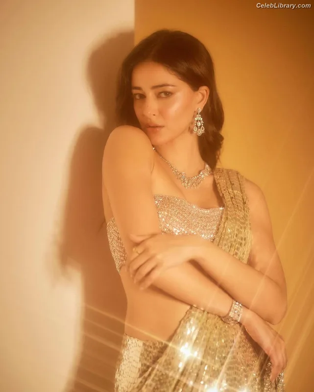 Ananya Pandey photo 1 of 293
