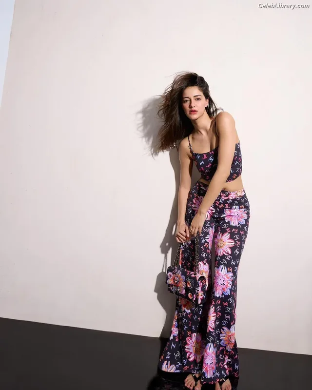 Ananya Pandey photo 1 of 293