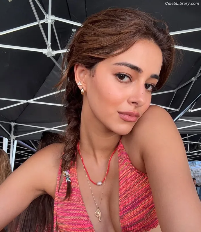 Ananya Pandey photo 18 of 293