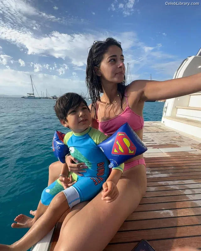 Ananya Pandey photo 16 of 293