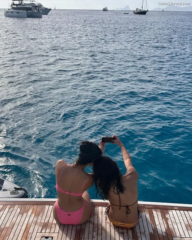 Ananya Pandey photo 17 of 293