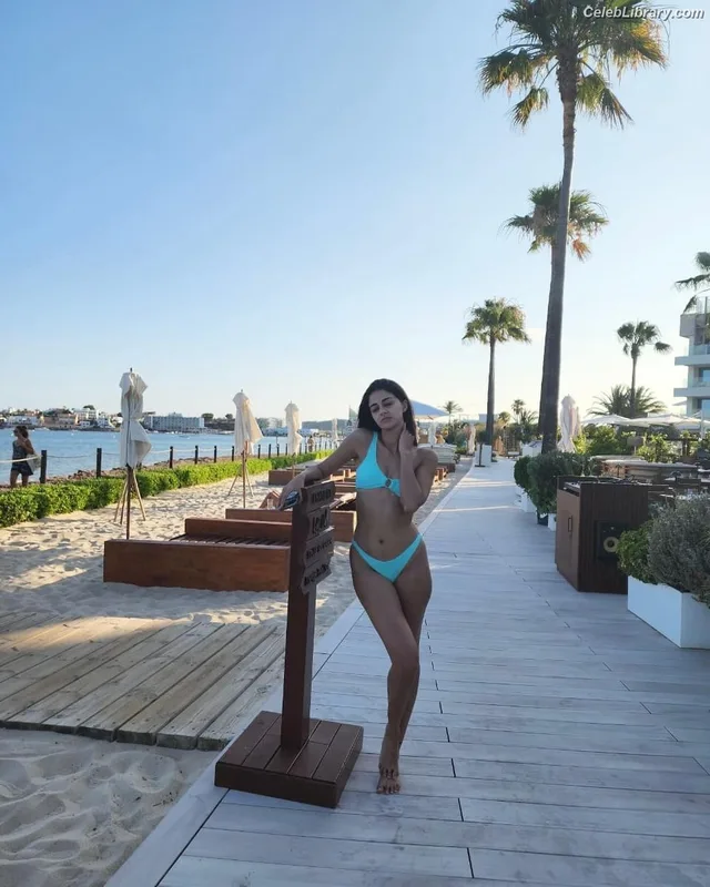 Ananya Pandey photo 18 of 293