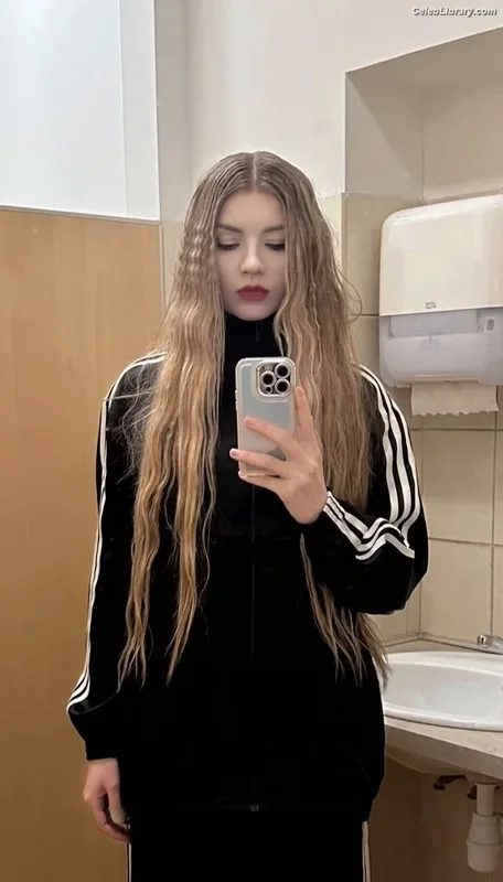 Anastasia Kreslina (IC3PEAK) photo 21 of 96