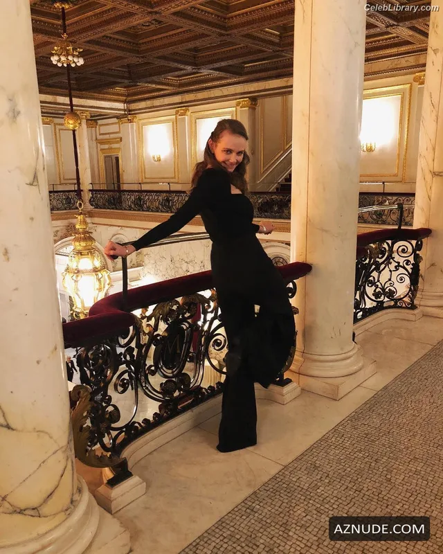 Andi Matichak photo 10 of 54