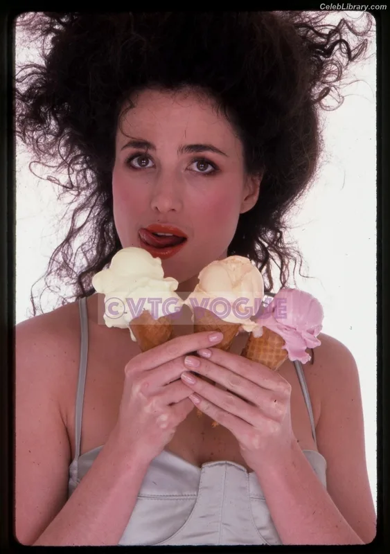 Andie MacDowell photo 13 of 42