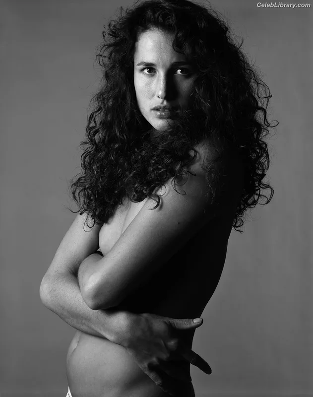 Andie MacDowell photo 17 of 42