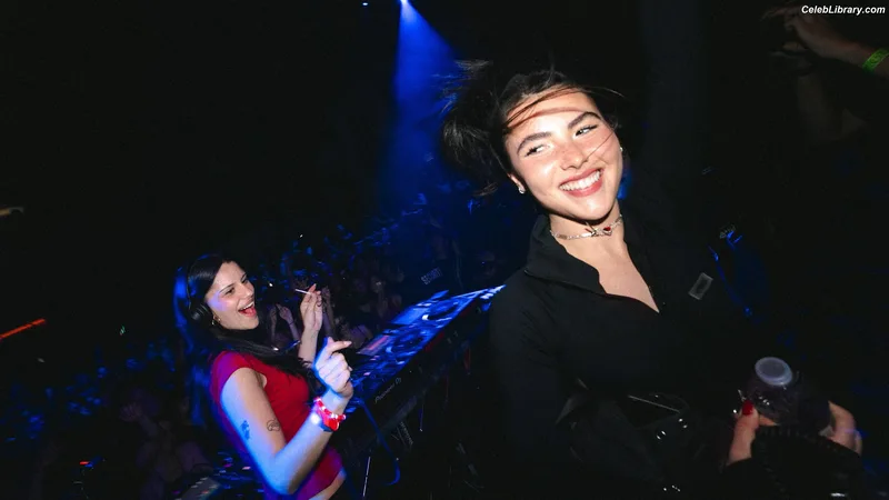 Andrea Botez photo 6 of 2469