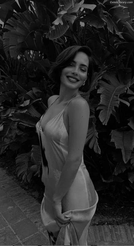 Andrea Duro photo 12 of 35