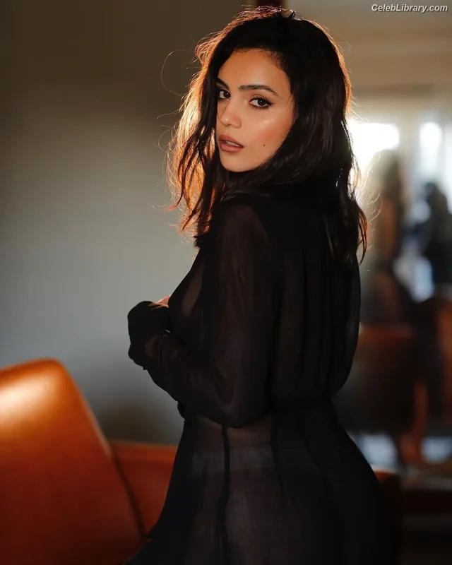 Andrea Londo photo 2 of 114