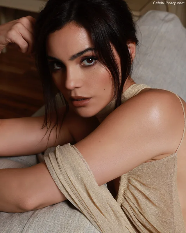 Andrea Londo photo 1 of 114