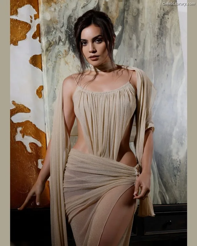 Andrea Londo photo 3 of 114