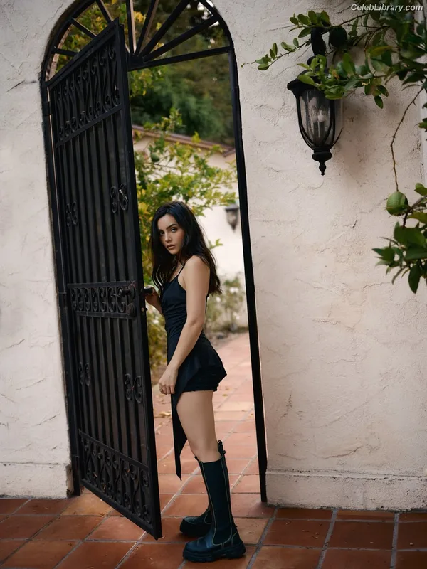 Andrea Londo photo 4 of 114