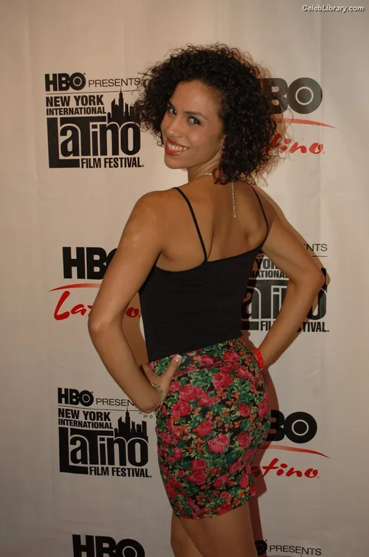 Andrea Sixtos photo 6 of 55