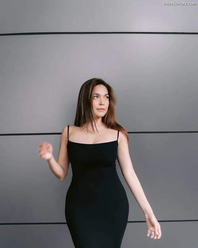 Andrea Torres photo 1 of 22
