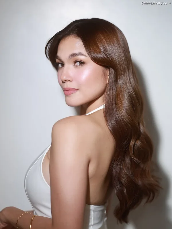 Andrea Torres photo 9 of 22