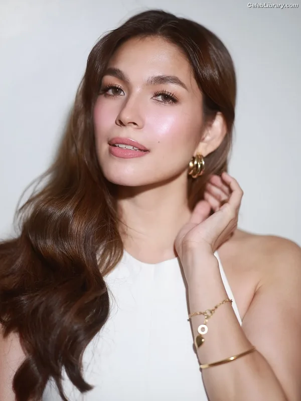 Andrea Torres photo 17 of 22