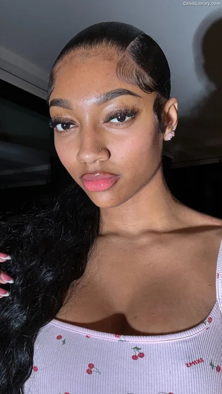 Angel Reese photo 11 of 923