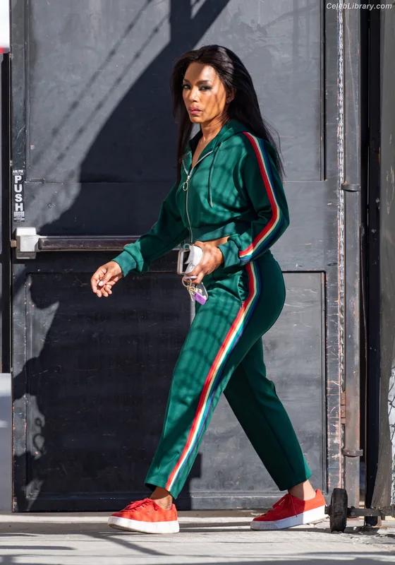 Angela Bassett photo 2 of 49