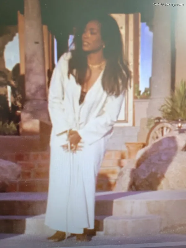 Angela Bassett photo 24 of 49